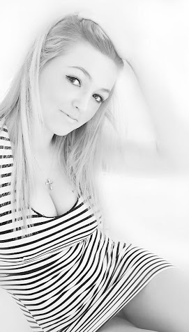 Female model photo shoot of SamanthaGreenxx
