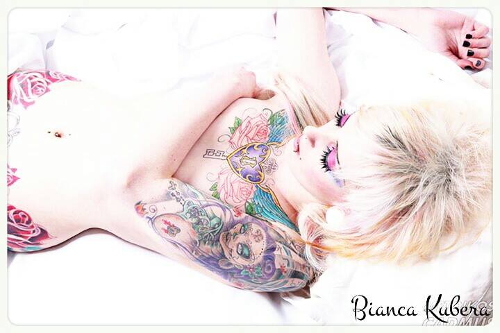 Female model photo shoot of Bianca Kubera