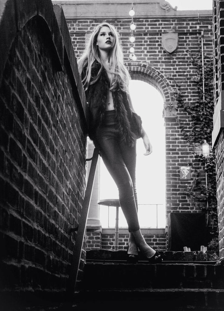 Female model photo shoot of Samantha Pennington