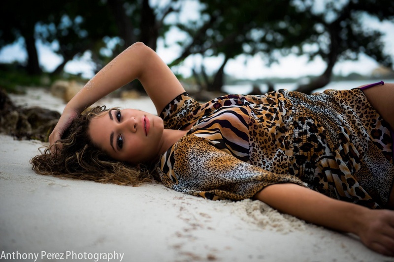 Female model photo shoot of Lorena Bencomo