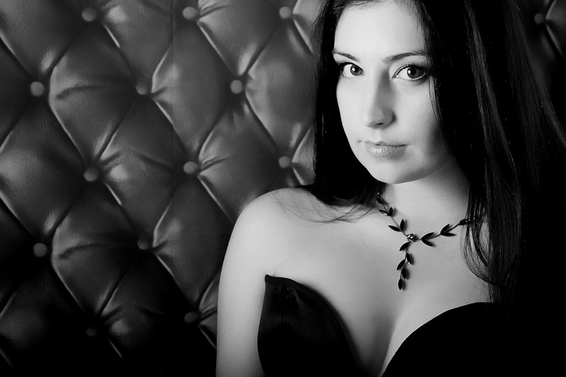 Female model photo shoot of Luna_ravyn