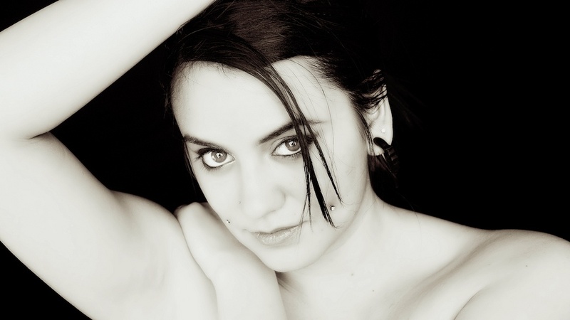 Female model photo shoot of Dainty Sanchez by Robert Cheshire