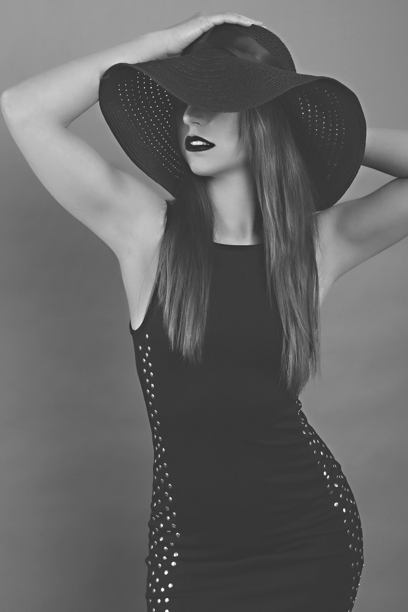Female model photo shoot of AmandaLewis in Ann Arbor Studio, makeup by Taryn Scalise