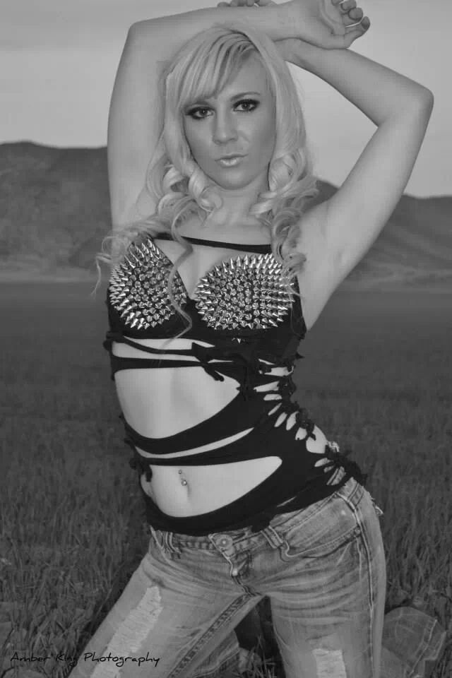 Female model photo shoot of Madleigh Twisted