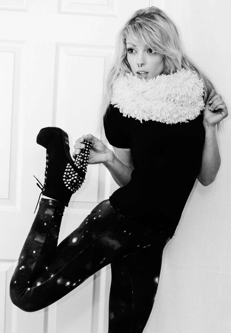 Female model photo shoot of Phoebe Nicole