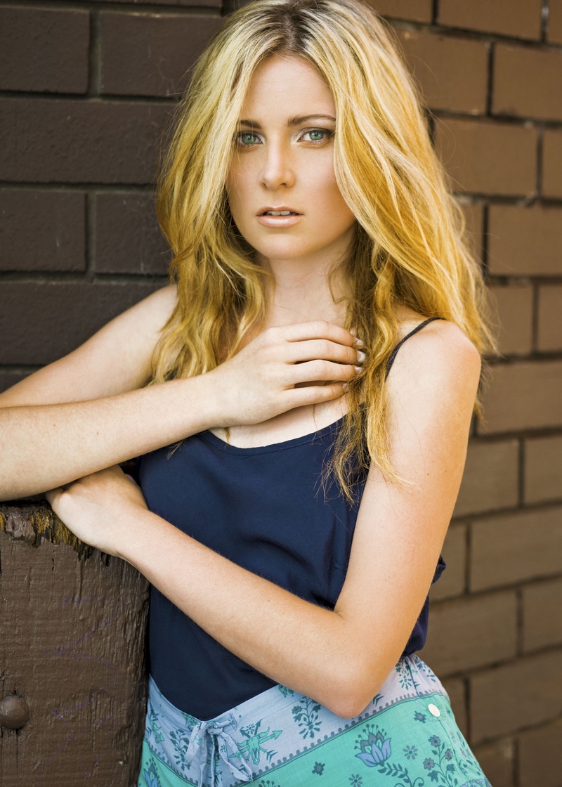 Female model photo shoot of Alysha Massuger