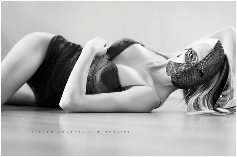 Female model photo shoot of Sara Rowlls by Dawn Thornton