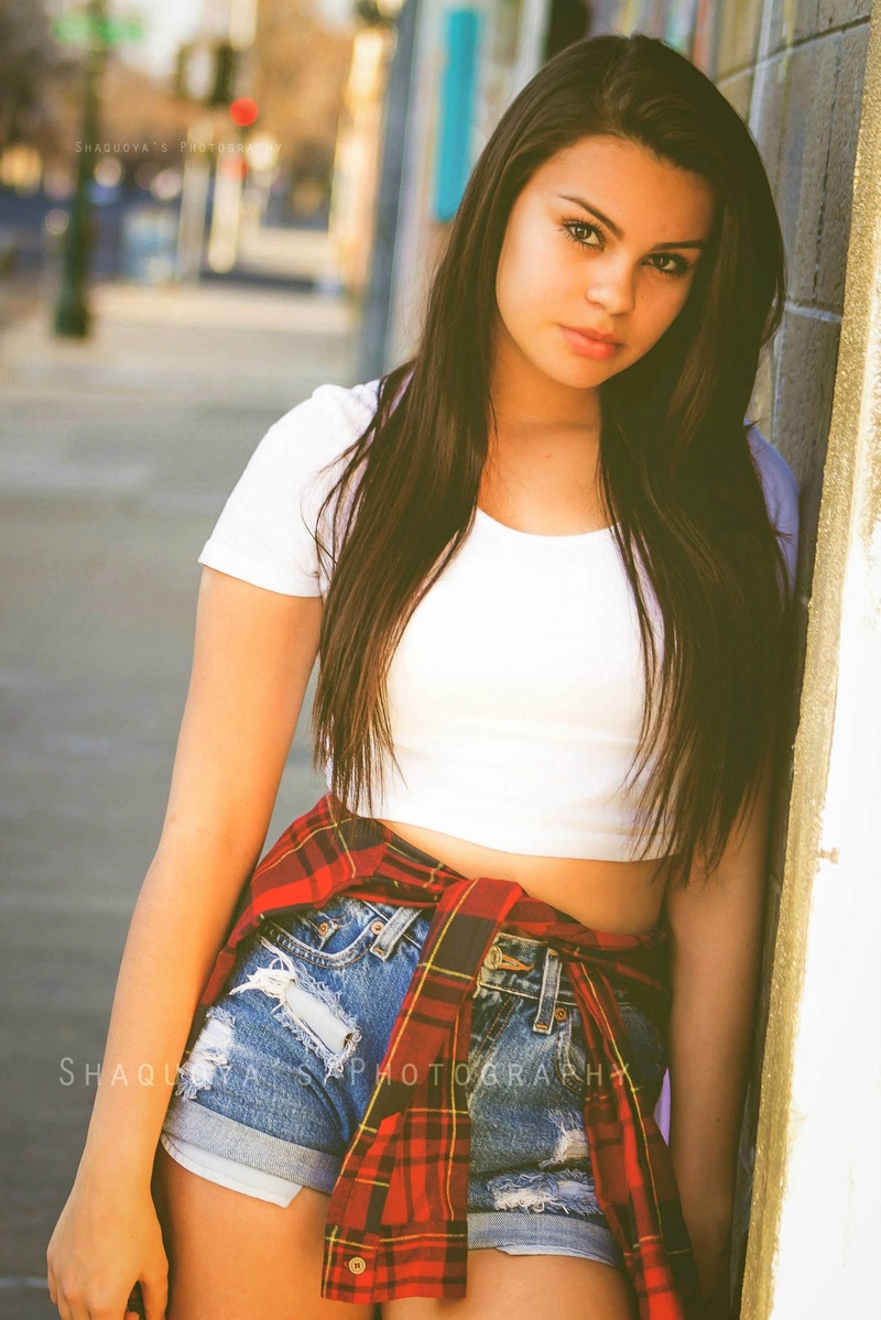 Female model photo shoot of Shaquoya Jones in Stockton, CA.