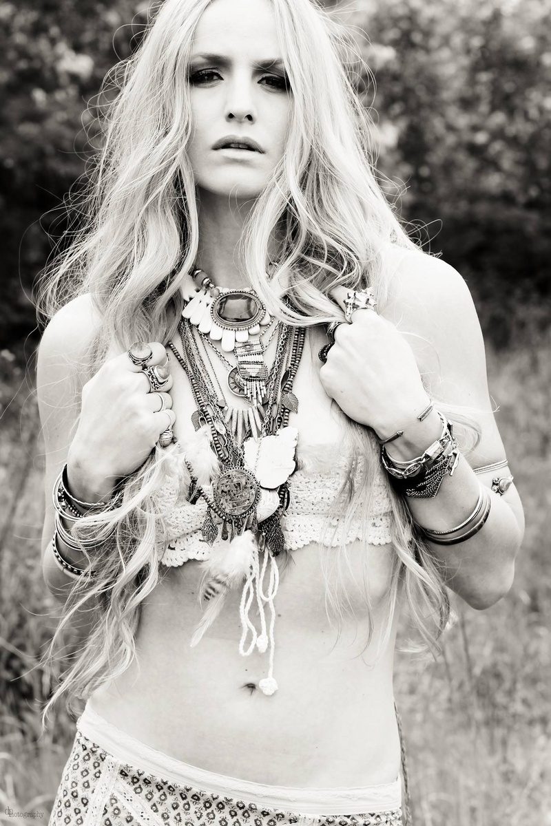 Female model photo shoot of Sierra Vickers in Hood River, Oregon