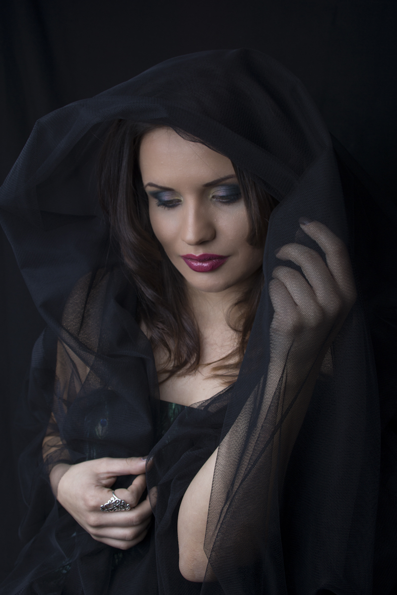 Female model photo shoot of Boryana Antonova