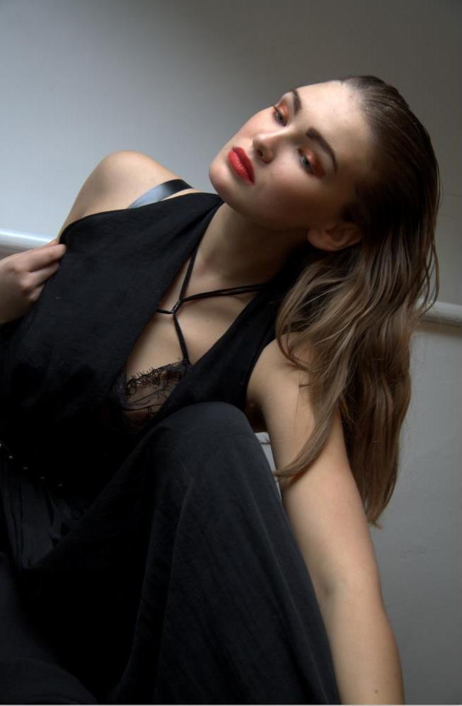 Female model photo shoot of Calie Calister