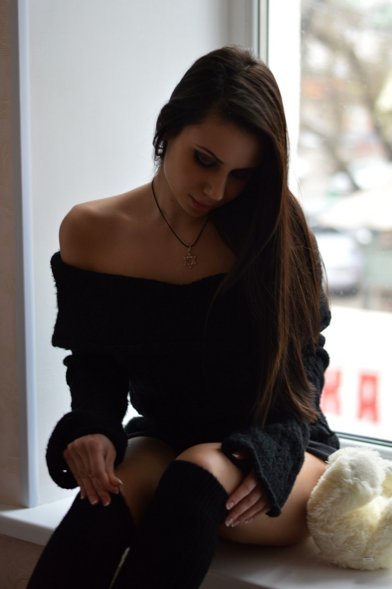 Female model photo shoot of Elena Gorsha
