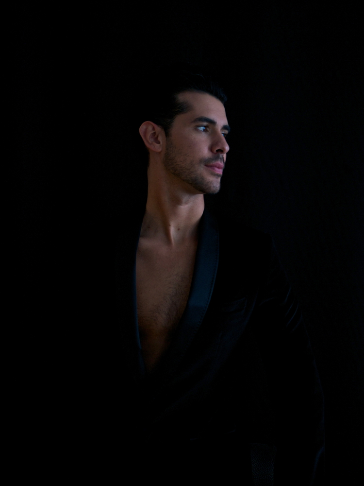 Male model photo shoot of Daniel Lucio