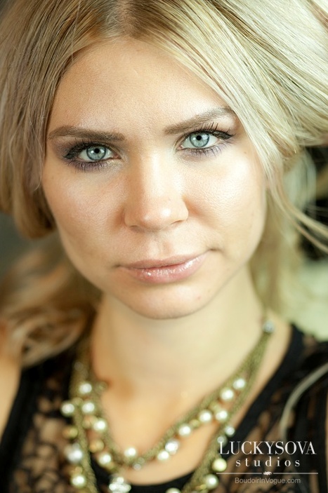 Female model photo shoot of Yulia Lia