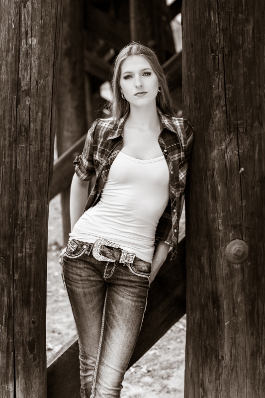 Female model photo shoot of Jena Sponsler by Morgan Cassady in Trinity Park