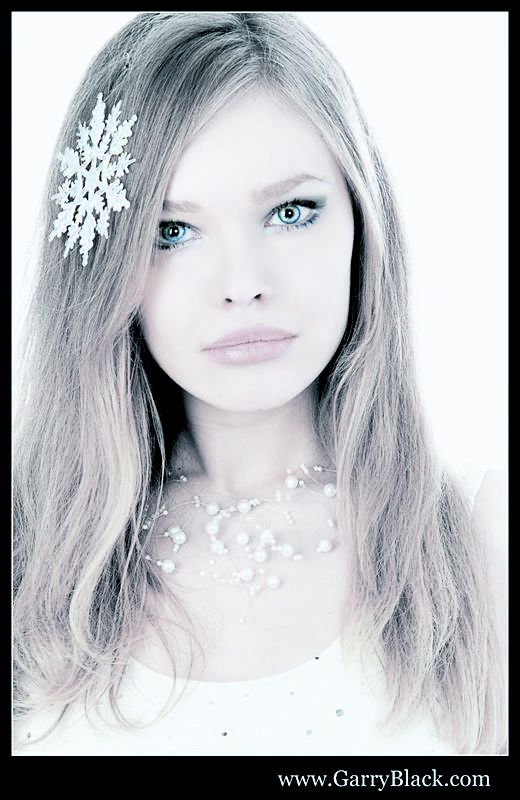 Female model photo shoot of Elena Komleva