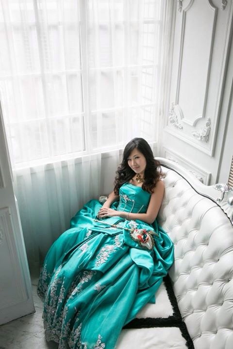 Female model photo shoot of Yun Liang 