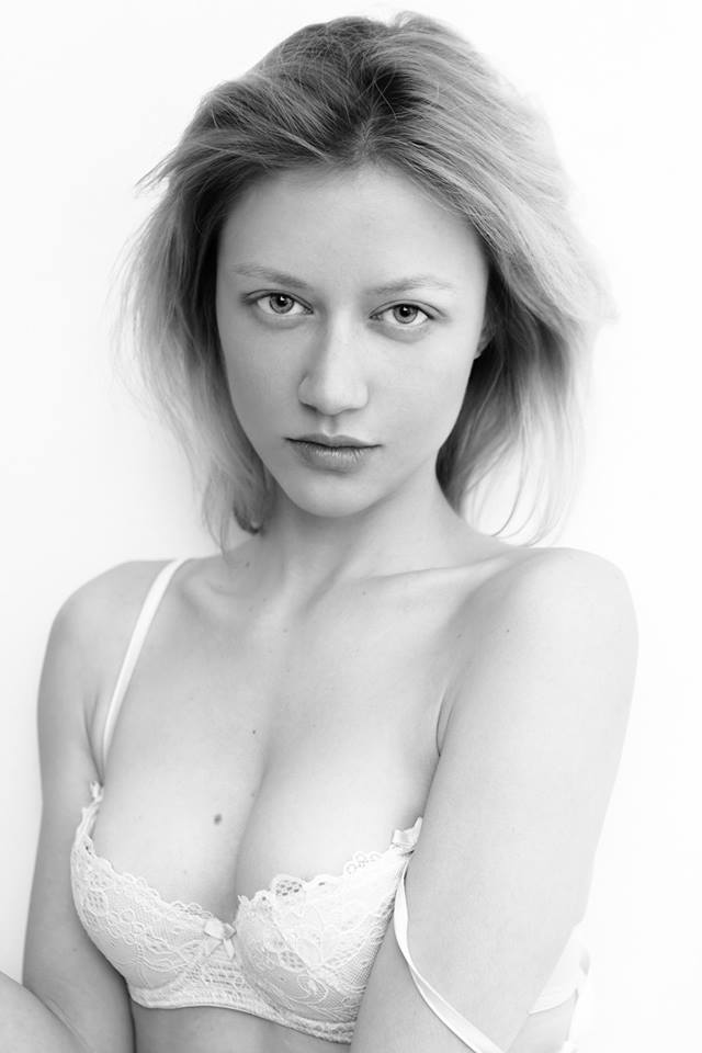 Female model photo shoot of Magda Kulpinska