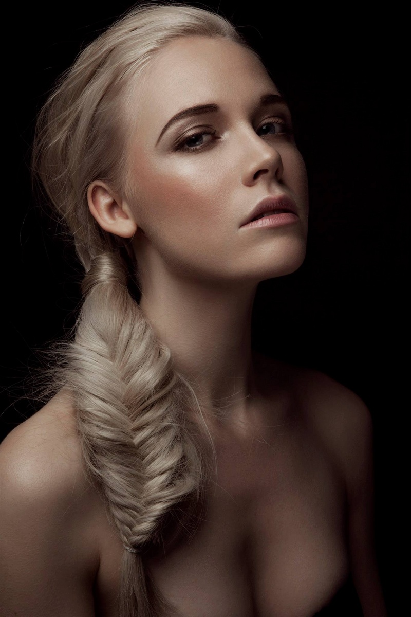 Female model photo shoot of Anne-claire Ameslon