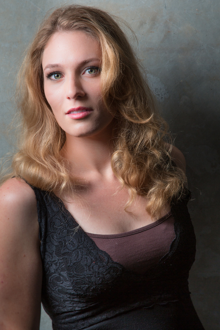Female model photo shoot of Lauren5 by cheshiredave