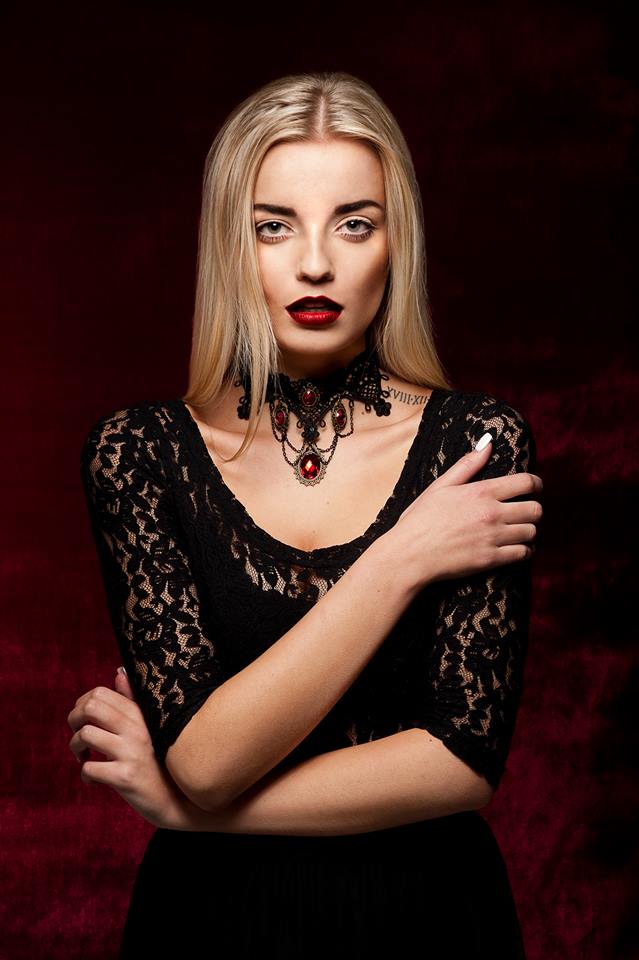 Female model photo shoot of AnnaTyburska