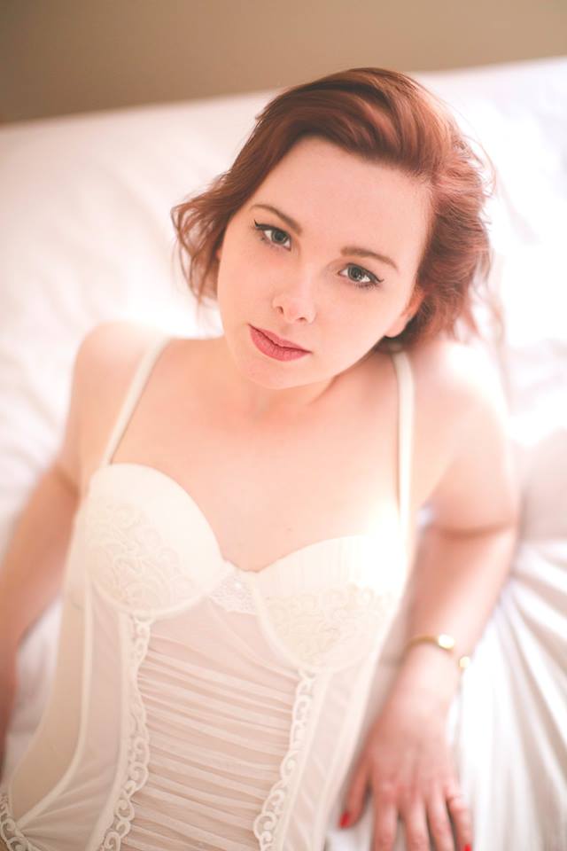 Female model photo shoot of DinaCook18