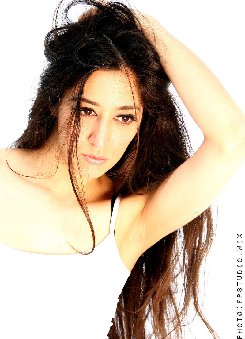 Female model photo shoot of Adi Elcida
