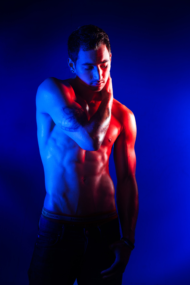 Male model photo shoot of Ronnie Dai