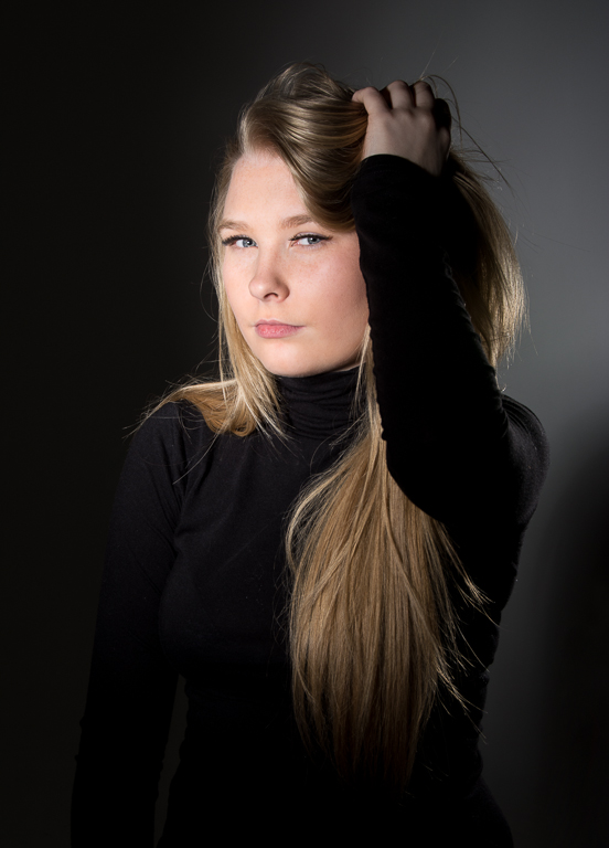 Female model photo shoot of Shannon Cunningham