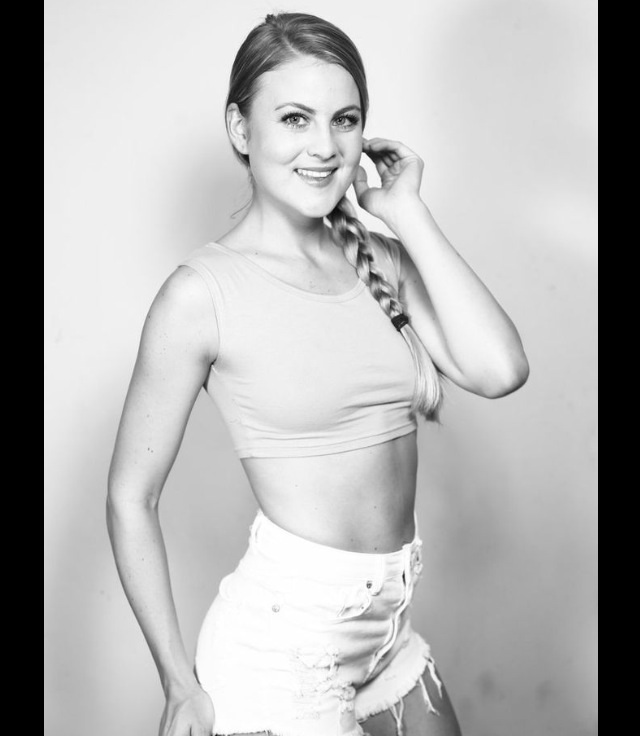 Female model photo shoot of Chloe Lynn