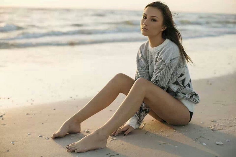 Female model photo shoot of Morgan Maddox