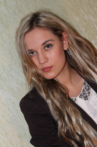 Female model photo shoot of Olya25