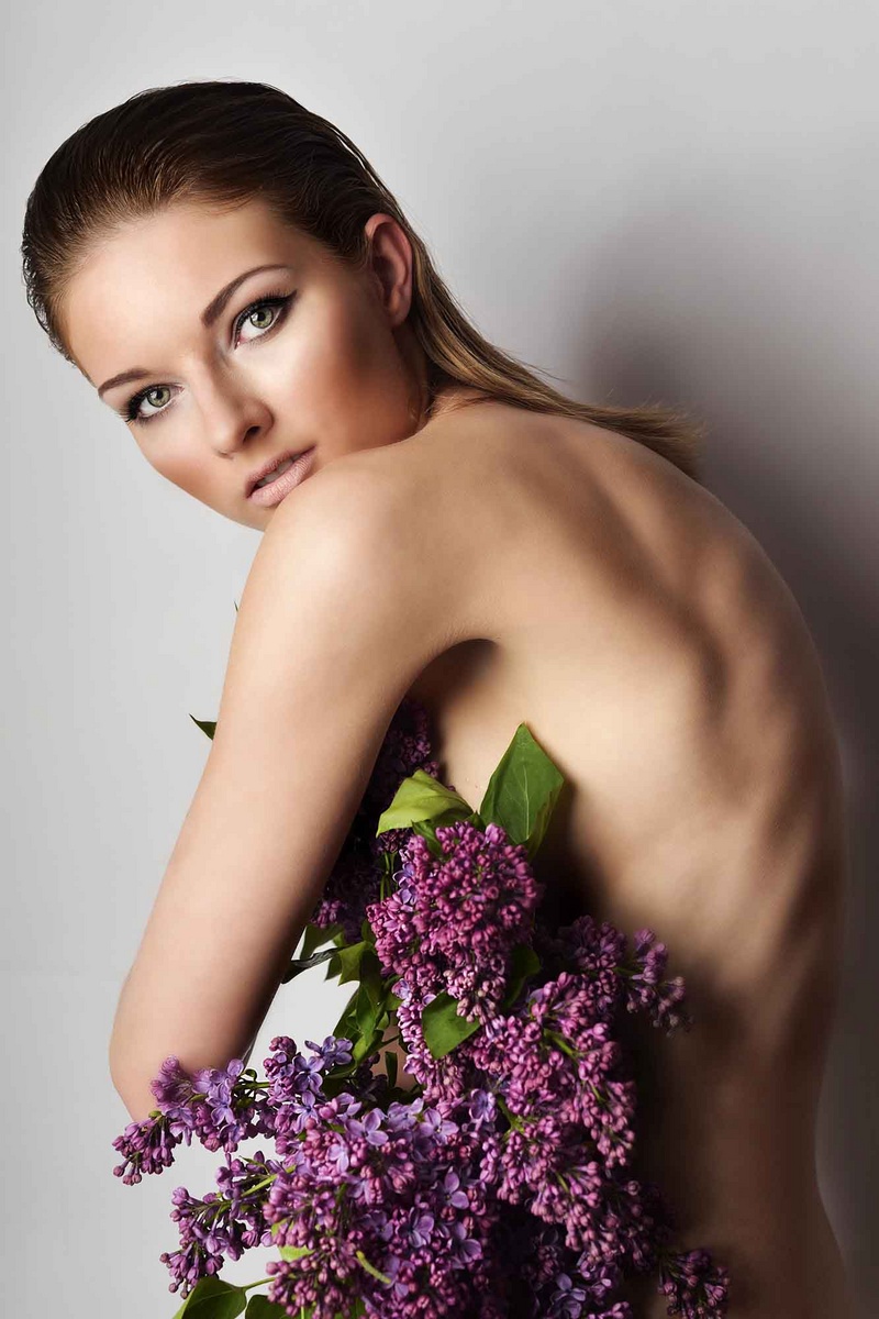 Female model photo shoot of ElizaKurowska