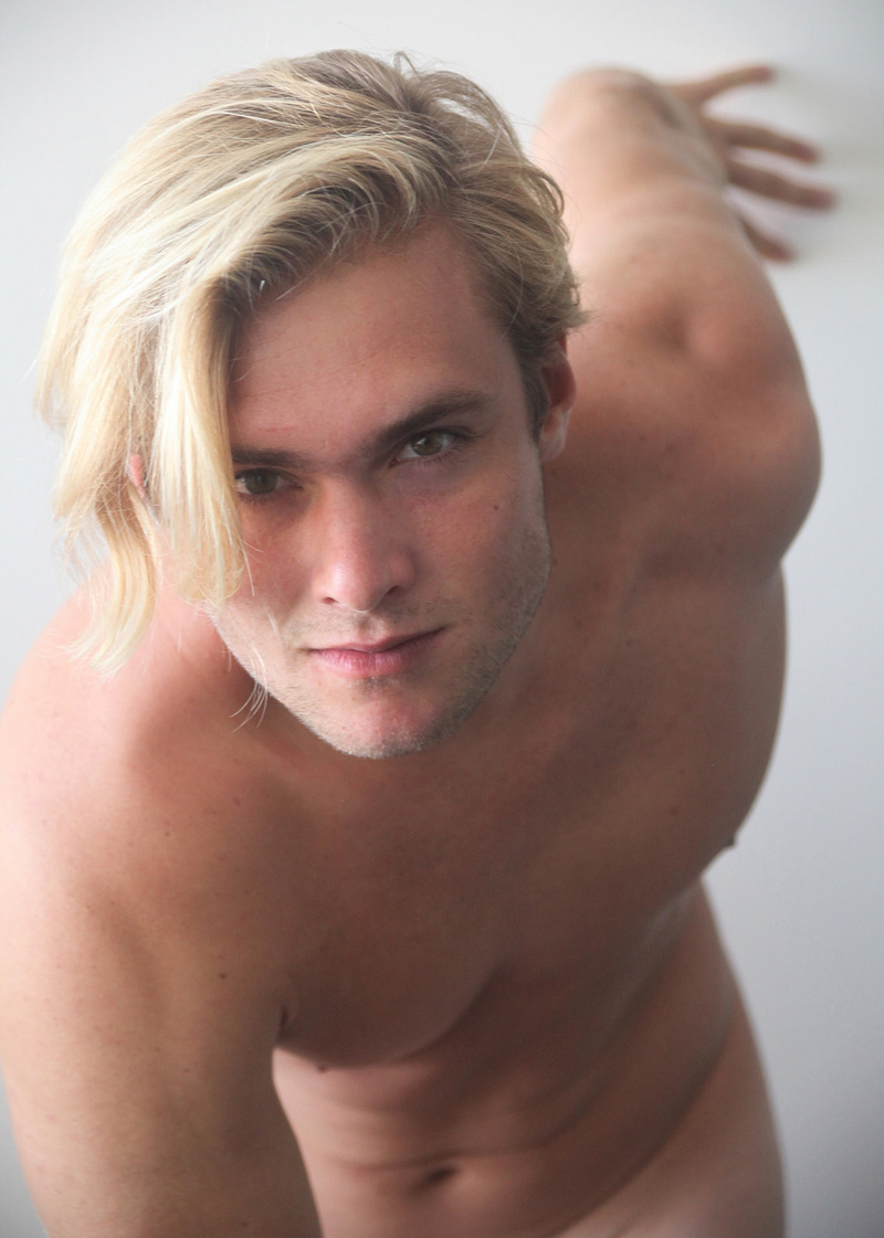 Male model photo shoot of Aron Hunter