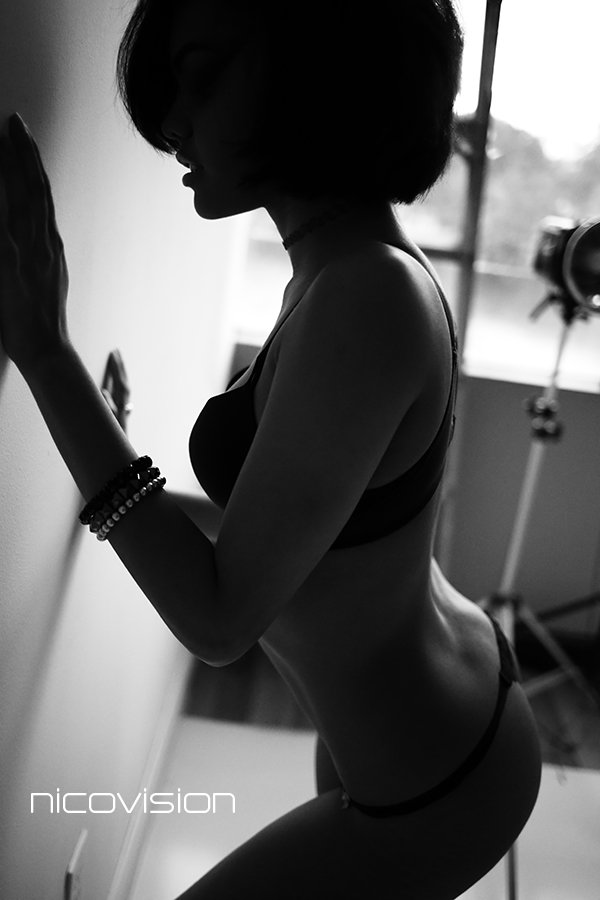 Female model photo shoot of Luna Lynch by Nicovision