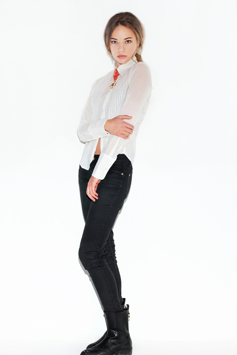 Female model photo shoot of Kate Thornton by joanna oshea