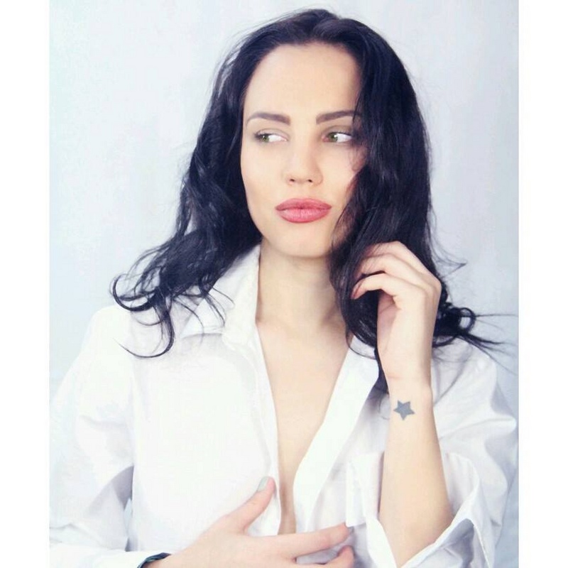 Female model photo shoot of Viktoriya Dov