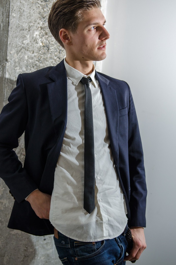 Male model photo shoot of Jesse Manson
