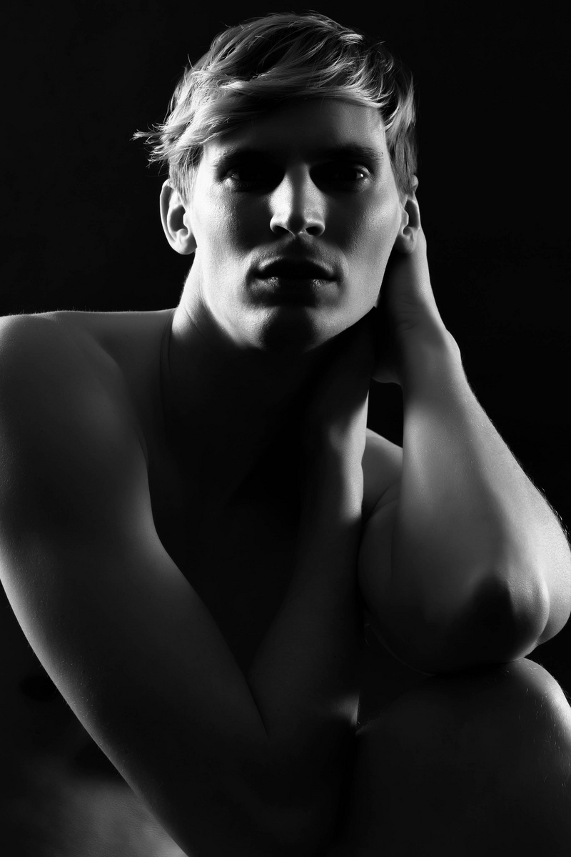 Male model photo shoot of Rickardunge