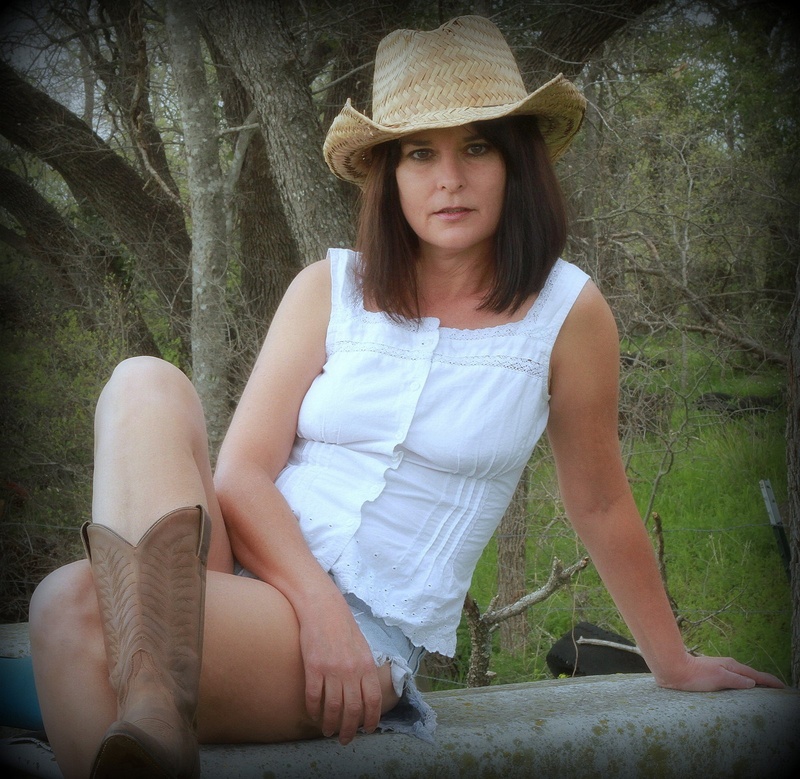 Female model photo shoot of Sherry Leilani by donald ransburg in Belton Texas