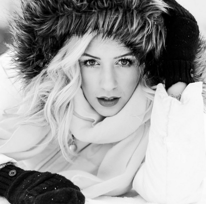 Female model photo shoot of Kelly Klopocinski 