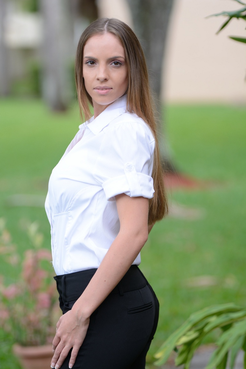Female model photo shoot of Alexandra paula in Outdoors