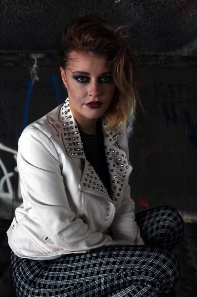 Female model photo shoot of Rachel Chromy