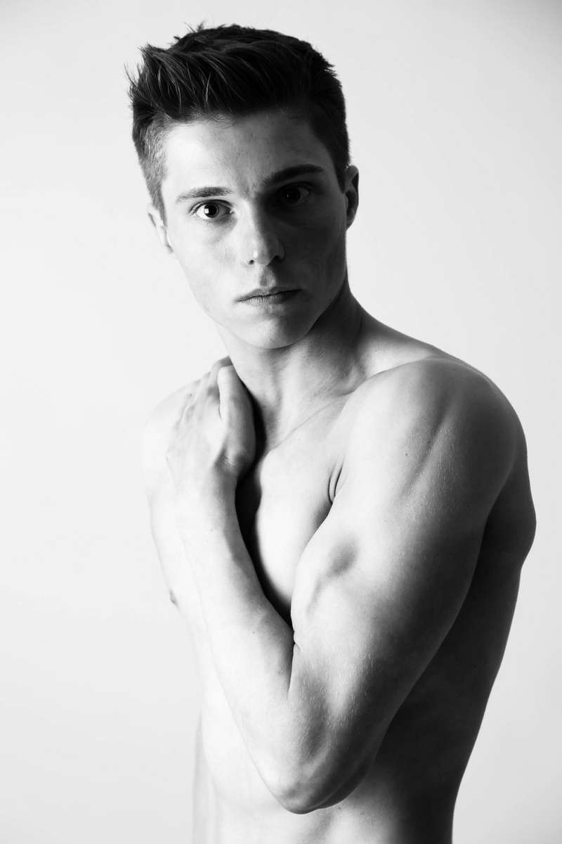 Male model photo shoot of LukeHoward92