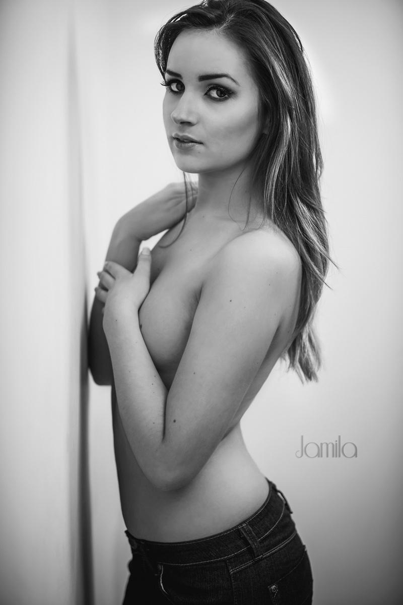 Female model photo shoot of SamanthaHModel