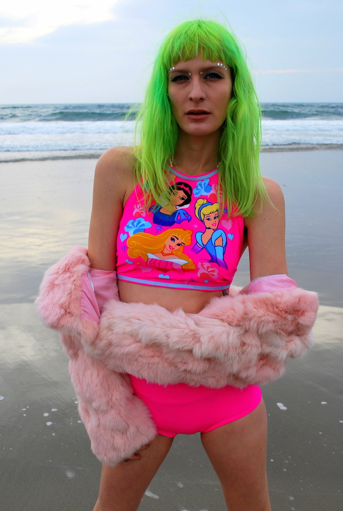 Female model photo shoot of DEVOWEVO in Venice Beach