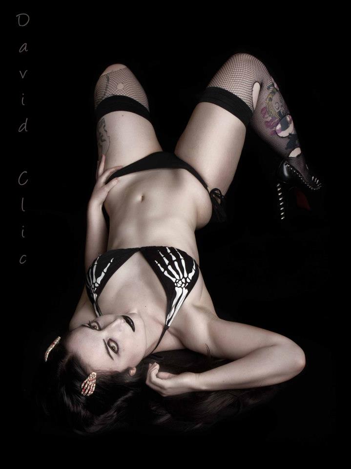 Female model photo shoot of Jezabelle Jynx by David Clic Photography