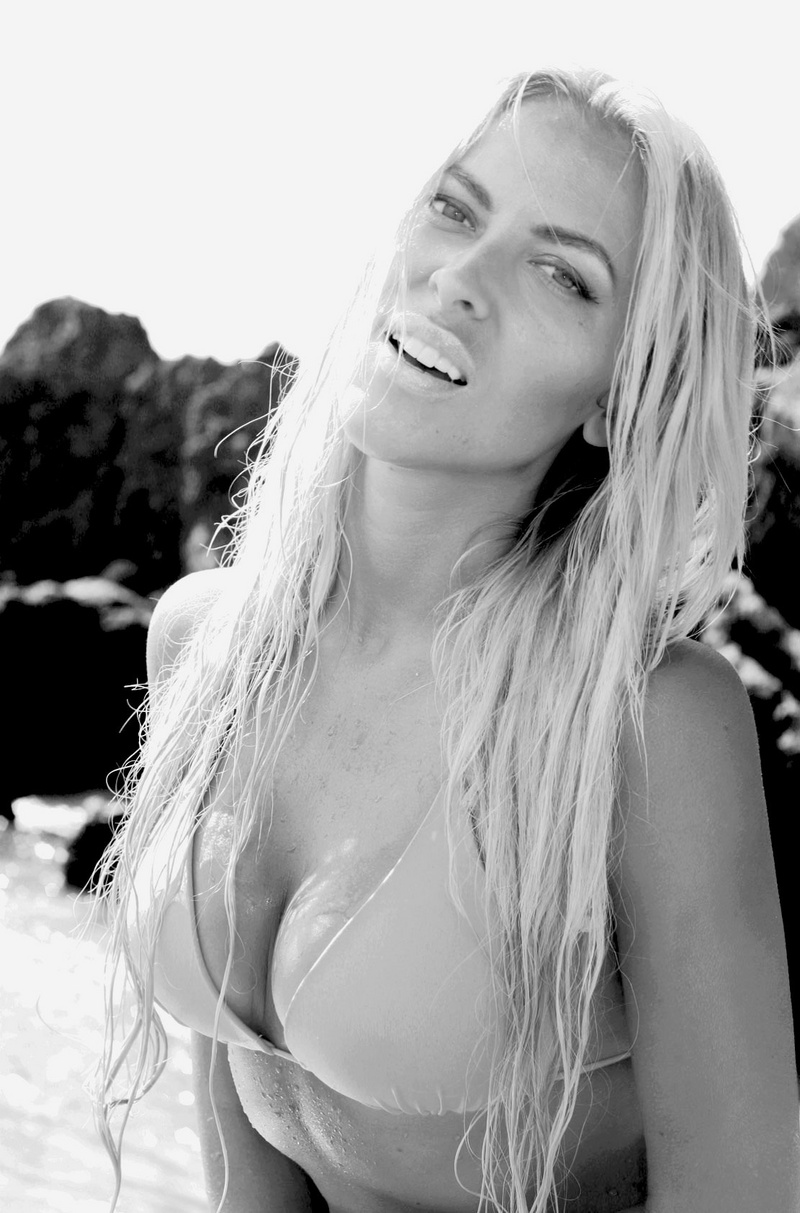 Female model photo shoot of ilse S in Maui Island
