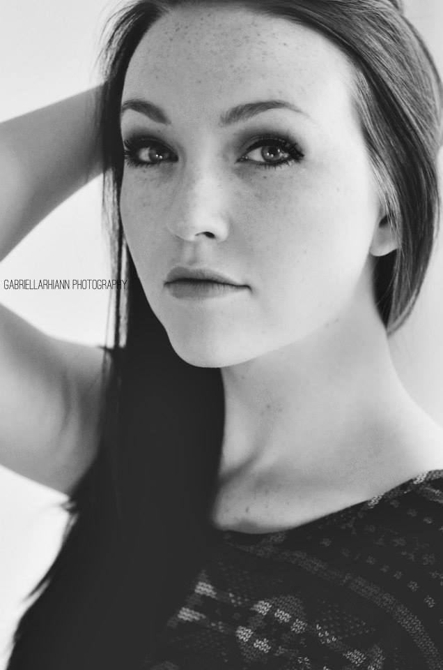 Female model photo shoot of Hannah Sloan