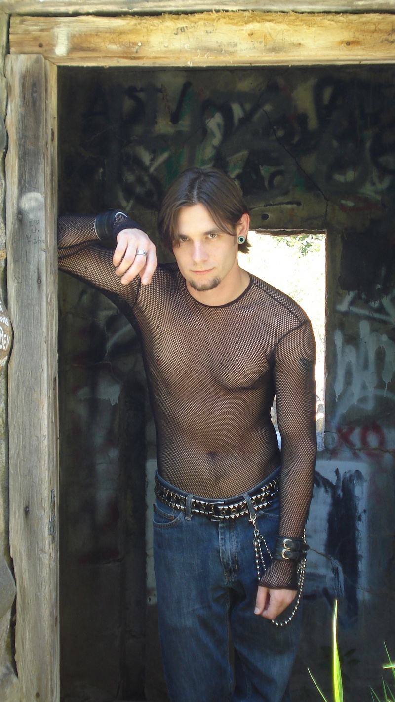 Male model photo shoot of lkdean